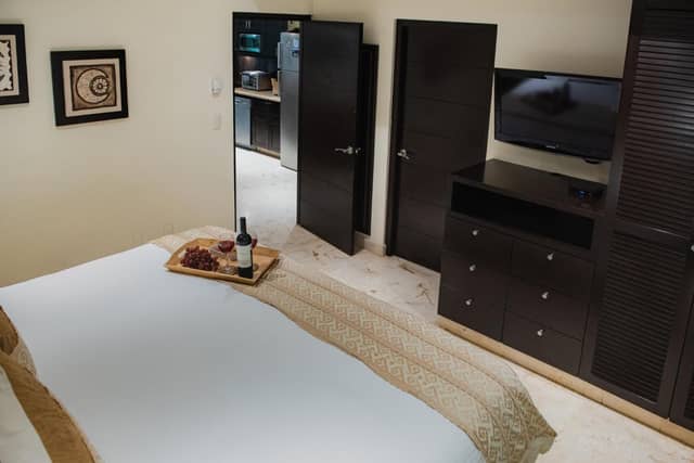 El Taj Oceanfront and Beachside Condo Hotel — photo 4