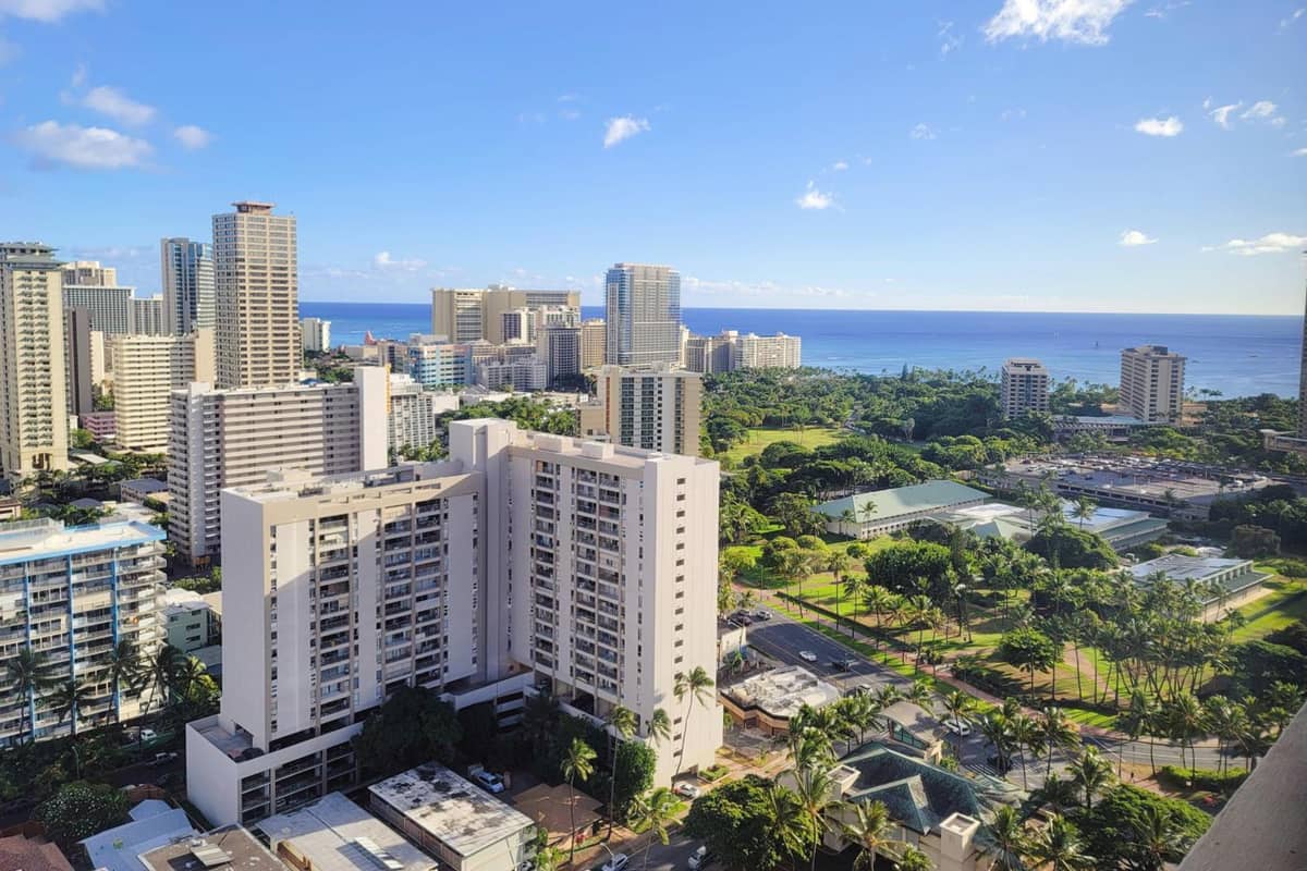 Waikiki Condo High Floor Views Beaches Convention Center